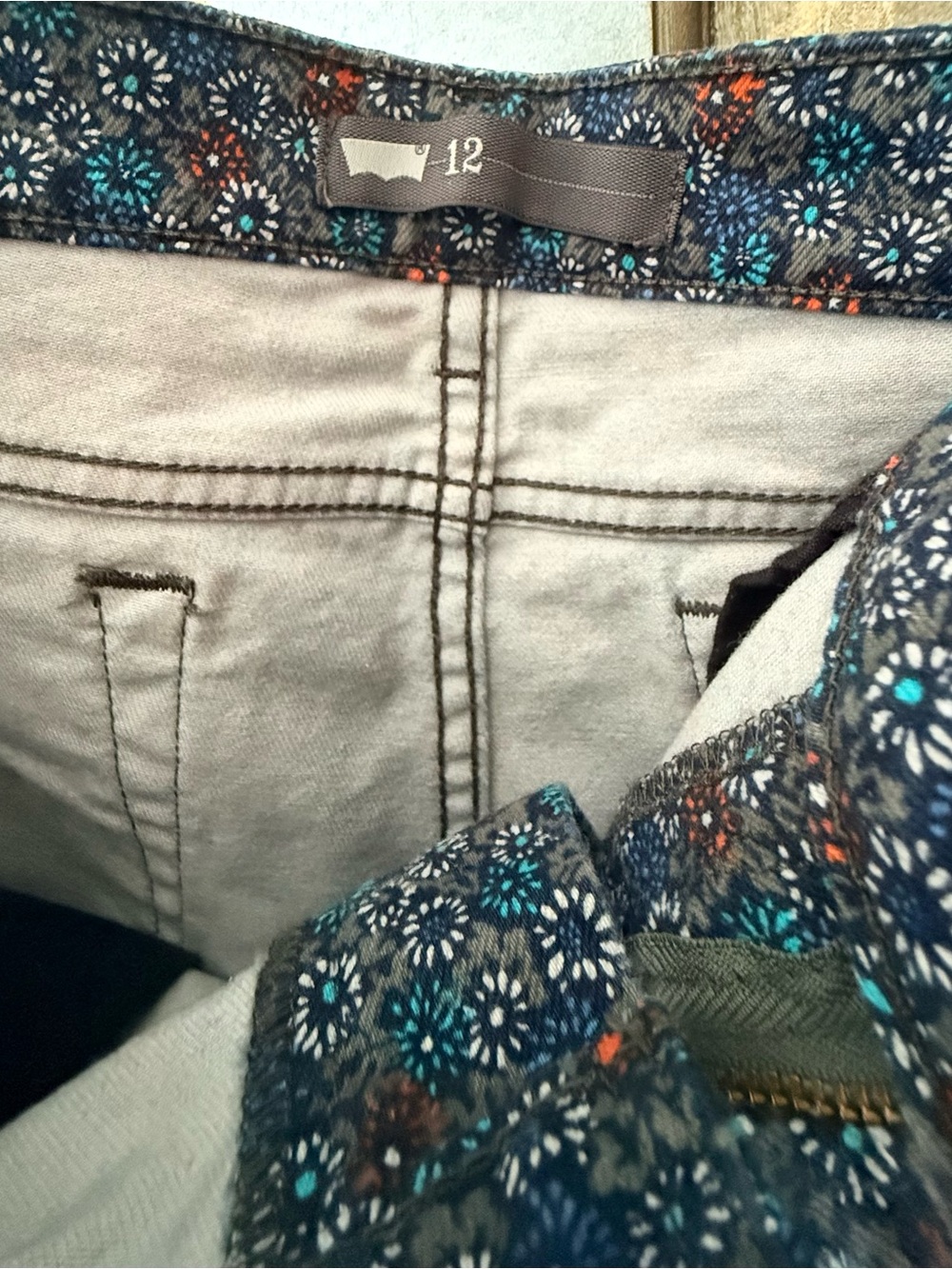 Floral Pattern Denim Shorts - Picture 3 of 4